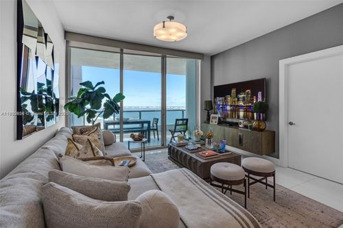 apt-5208-900 Biscayne Blvd, Miami, FL, 33132-1576 | Card Image