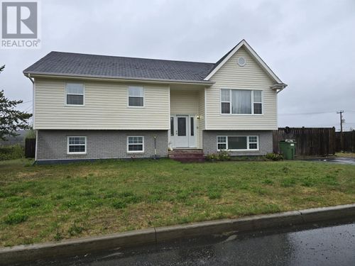 9 Winter Dr, Wabush, NL, A2V | Card Image