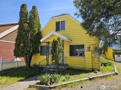 424 E 1st St, Cle Elum, WA, 98922-1243 | Card Image