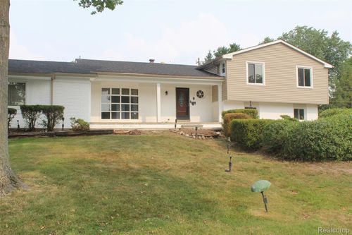 7246 Saint Auburn Drive, Bloomfield Hills, MI, 48301 | Card Image