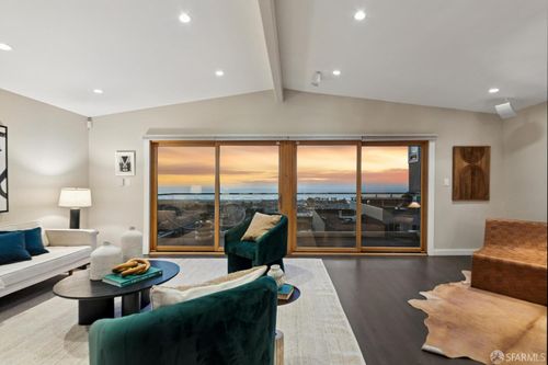 2123 Funston Ave, San Francisco, CA, 94116-1904 | Card Image