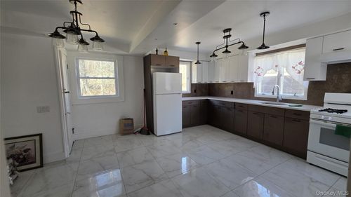 208 Glenmere Rd, Chester, NY, 10918-1800 | Card Image