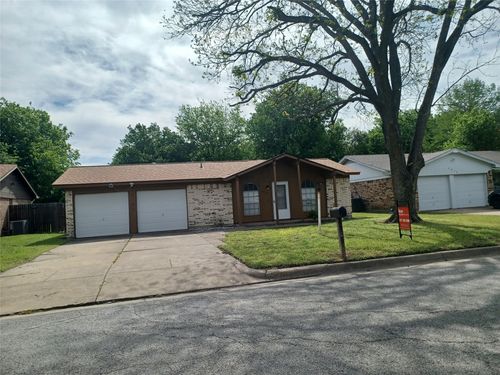 6909 Maryhill Rd, Forest Hill, TX, 76140-1805 | Card Image