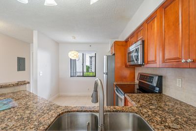 508 - 2221 Cypress Island Dr, Condo with 2 bedrooms, 2 bathrooms and null parking in Pompano Beach FL | Image 3