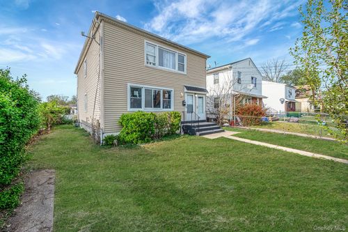 95 Wellesley St, Hempstead, NY, 11550-2764 | Card Image