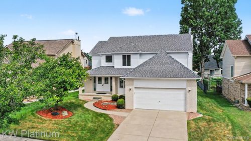 2613 Marcus Dr, Troy, MI, 48083-2424 | Card Image