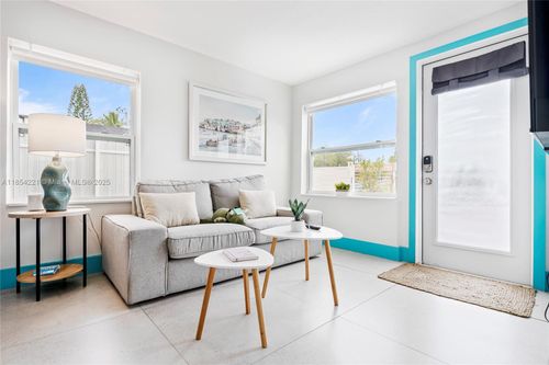 b-968 Ne 80th St, Miami, FL, 33138-4652 | Card Image
