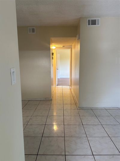 104 - 3077 N Oakland Forest Club, Condo with 2 bedrooms, 1 bathrooms and null parking in Oakland Park FL | Image 2