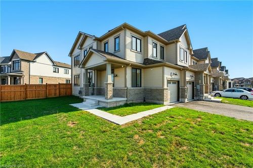 58 Keelson St, Welland, ON, L3B0M4 | Card Image