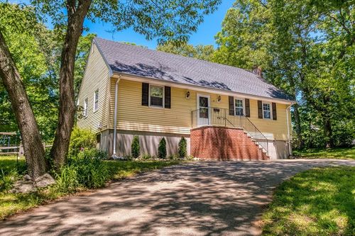 77 Leonard St, Dedham, MA, 02026-2627 | Card Image