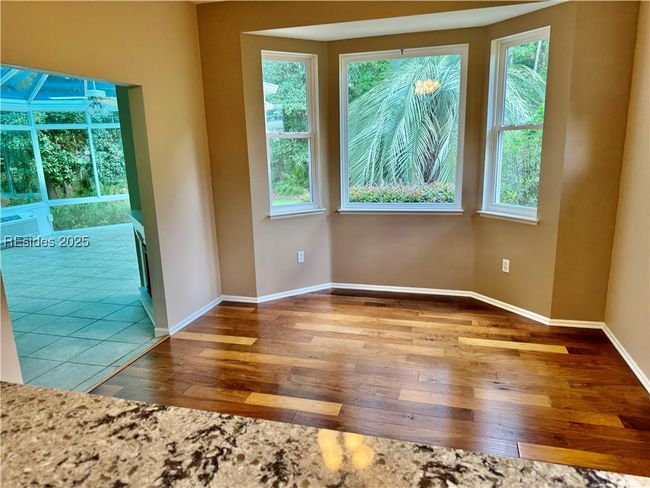 bay window & open to S/R | Image 28
