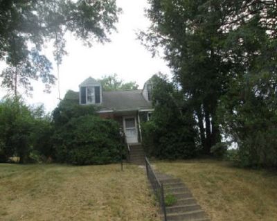 492 Regent St, House other with 3 bedrooms, 1 bathrooms and null parking in Houston PA | Image 2