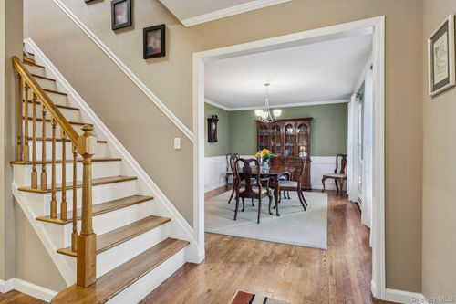 17 Sunwood Dr, Miller Place, NY, 11764-2635 | Card Image