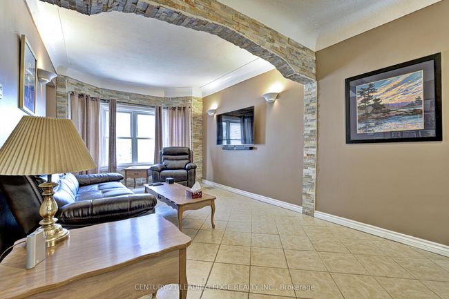 793 Tate Ave, House other with 2 bedrooms, 2 bathrooms and 6 parking in Hamilton ON | Image 5