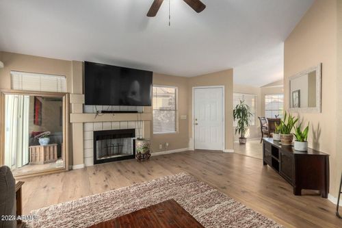 4326 E Rosemonte Dr, Phoenix, AZ, 85050-3346 | Card Image