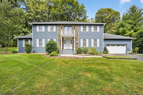 92 Brook Hollow Dr, New Windsor, NY, 12553-8624 | Card Image