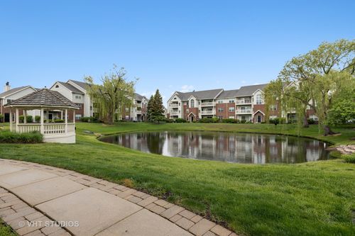 201-77 Kensington Cir, Wheaton, IL, 60189-2966 | Card Image