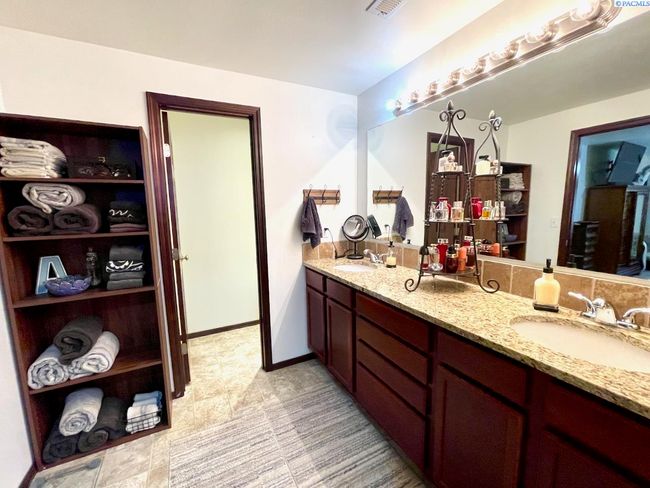 223108 E Perkins Rd, Home with 4 bedrooms, 4 bathrooms and null parking in Kennewick WA | Image 29