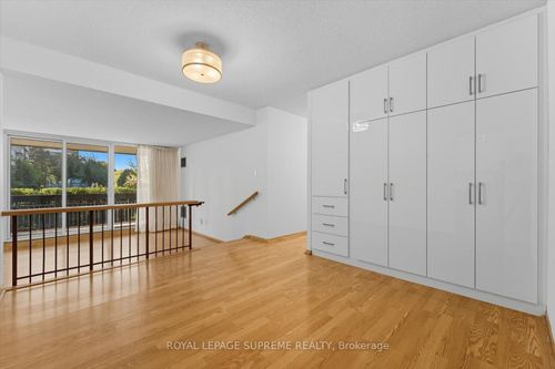 107-270 Scarlett Rd, York, ON, M6N4X7 | Card Image