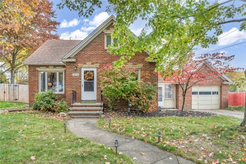 5818 Chestnut Hills Drive, Parma, OH, 44129 | Card Image