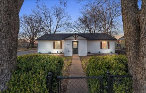 902 Calumet St, Waco, TX, 76704-1534 | Card Image