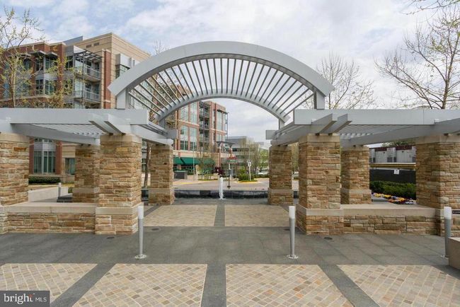 APT-1017 - 8220 Crestwood Heights Dr, Condo with 2 bedrooms, 2 bathrooms and null parking in MCLEAN VA | Image 8