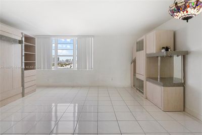 1016 - 100 Lincoln Rd, Condo with 0 bedrooms, 1 bathrooms and null parking in Miami Beach FL | Image 2