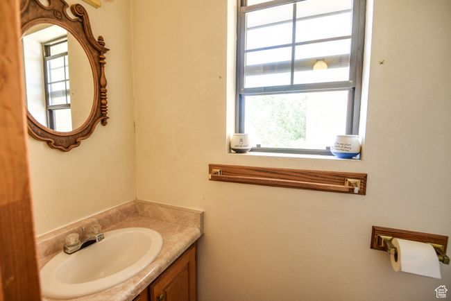 Bathroom with vanity | Image 14
