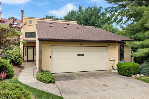 1935 Brookwood Drive, Akron, OH, 44313 | Card Image