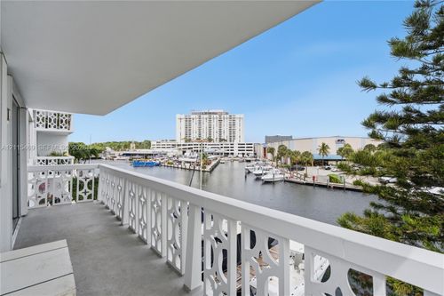 312-13155 Ixora Ct, North Miami, FL, 33181 | Card Image