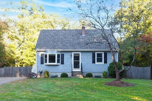 61 Suffolk St, Whitman, MA, 02382-2143 | Card Image
