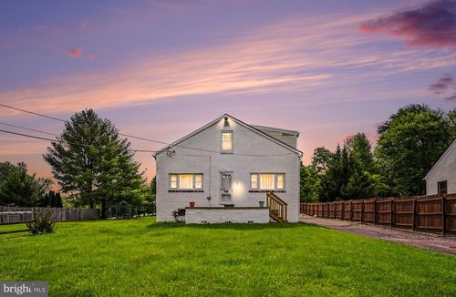 484 Fruit Farm Rd, ROYERSFORD, PA, 19468-3202 | Card Image