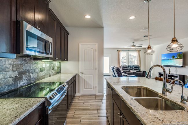 7939 Blackhawk Pass, House other with 4 bedrooms, 4 bathrooms and null parking in San Antonio TX | Image 8