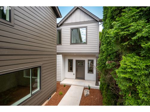 9170 N Berkeley Ave, Portland, OR, 97203-2774 | Card Image