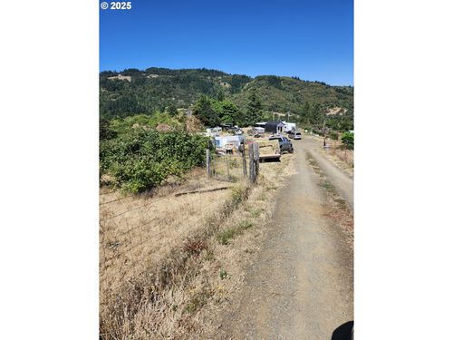 884 David Dr, Myrtle Creek, OR, 97457-9788 | Card Image