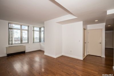 17P - 40-26 College Point Boulevard, Condo with 2 bedrooms, 2 bathrooms and null parking in Flushing NY | Image 2