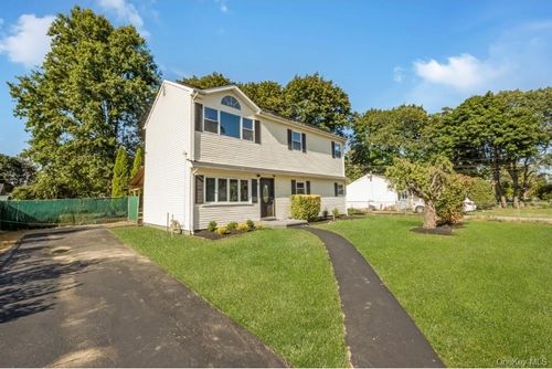 5 Doolittle St, Brentwood, NY, 11717-3303 | Card Image