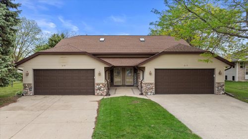 617 Wellington Dr, West Bend, WI, 53090-2874 | Card Image