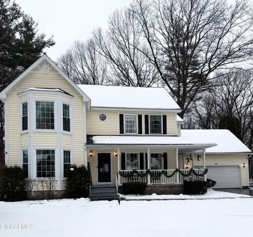 38 Deer Run Holw, Halfmoon, NY, 12065-5663 | Card Image