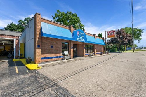 2515 Union Lake Rd, Commerce Twp, MI, 48382-3555 | Card Image