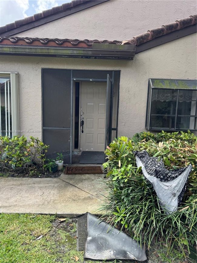 3313 Inverrary Blvd W, Townhouse with 3 bedrooms, 2 bathrooms and null parking in Lauderhill FL | Image 6