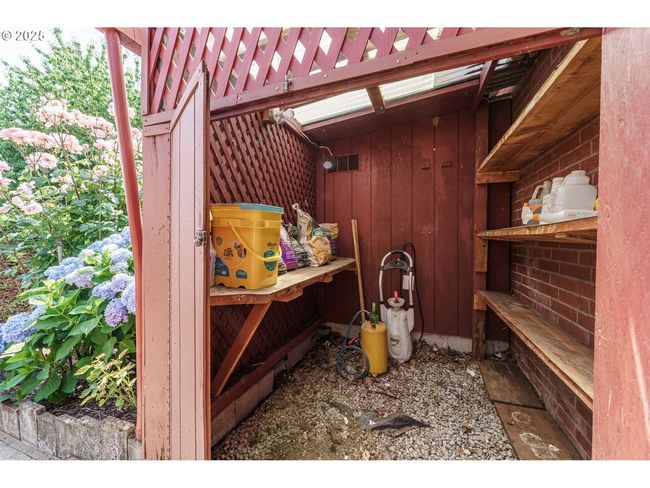1938 Nw Sierra Ln, House other with 3 bedrooms, 2 bathrooms and 2 parking in Camas WA | Image 32
