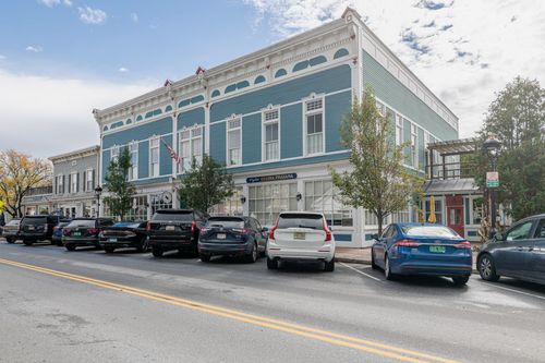 2-4928 Main St, Manchestr Ctr, VT, 05255-9784 | Card Image