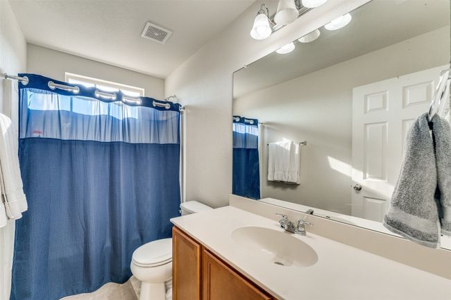 The upstairs full bath. | Image 21
