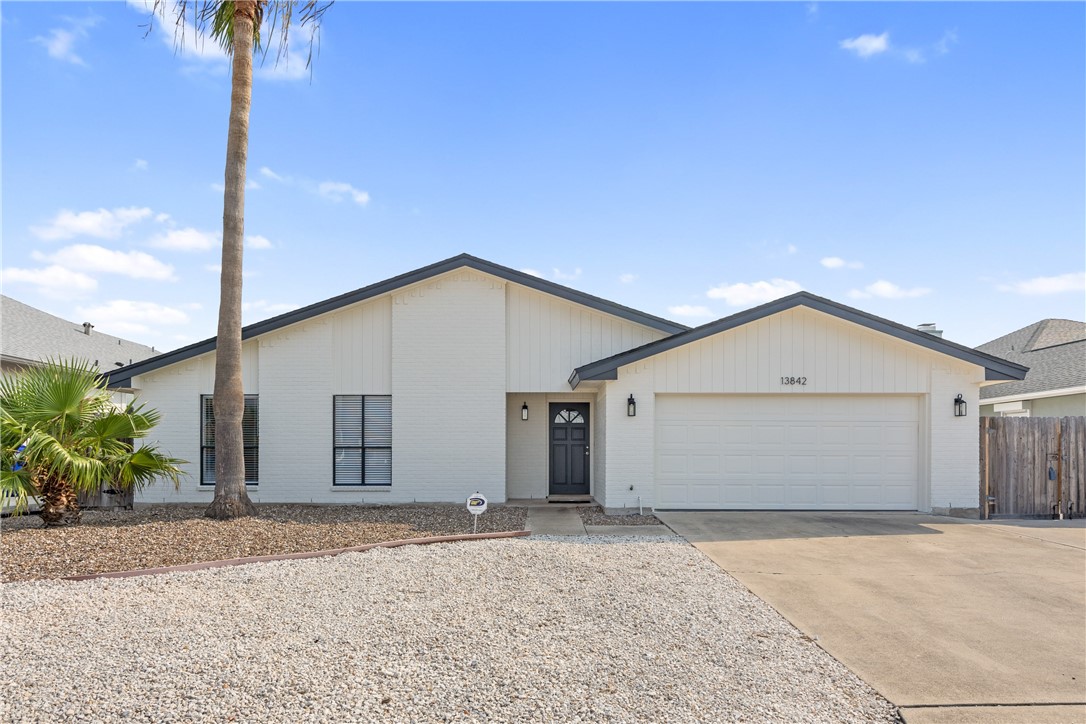 Halyard Dr, Corpus Christi, TX 78418