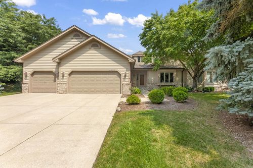a-N18W28978 Golf Ridge S, Delafield, WI, 53072 | Card Image