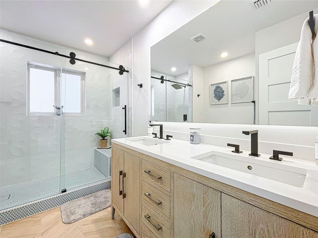 Guest bathroom | Image 37