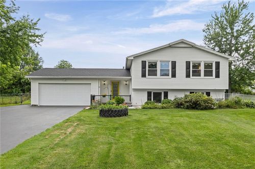 9 Chiswick Cir, Rochester, NY, 14624-4303 | Card Image