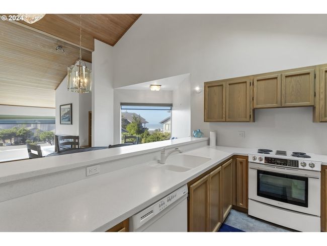 M2 - 4175 N Highway 101, Condo with 2 bedrooms, 3 bathrooms and 1 parking in Depoe Bay OR | Image 9