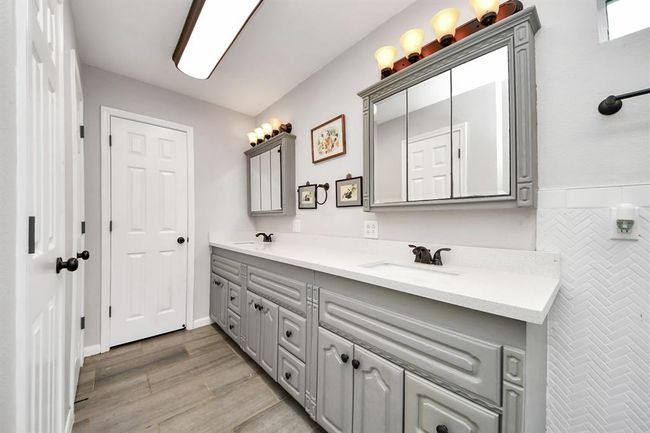 6502 S Highway 35, House other with 5 bedrooms, 3 bathrooms and 3 parking in Alvin TX | Image 24
